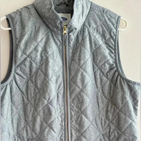 Old Navy Grey Quilted Vest, Gray Outdoor Vest, Puffer Vest, Size Large - Picture 4 of 16